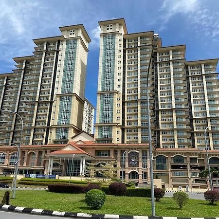 Myhome @ Riverine Resort Кучинг Экстерьер фото